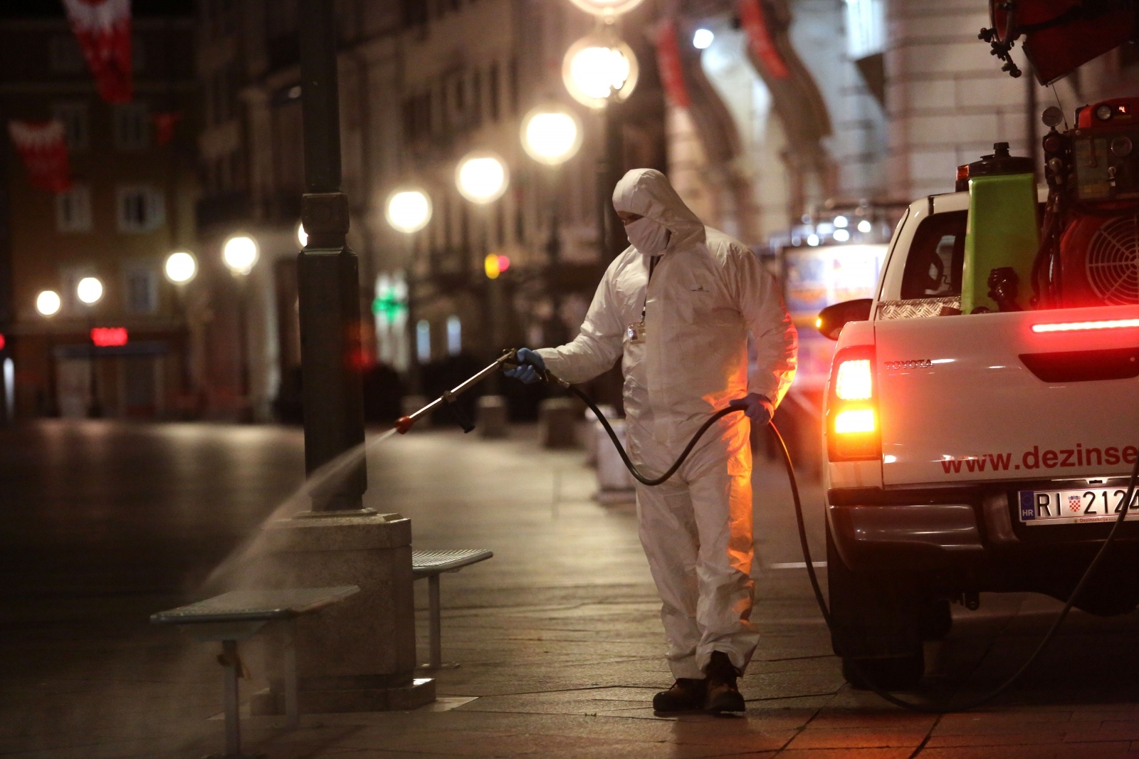 Dezinfekcija pješačkih zona i autobusnih stajališta u Rijeci Dezinfekcija pješačkih zona i autobusnih stajališta u Rijeci