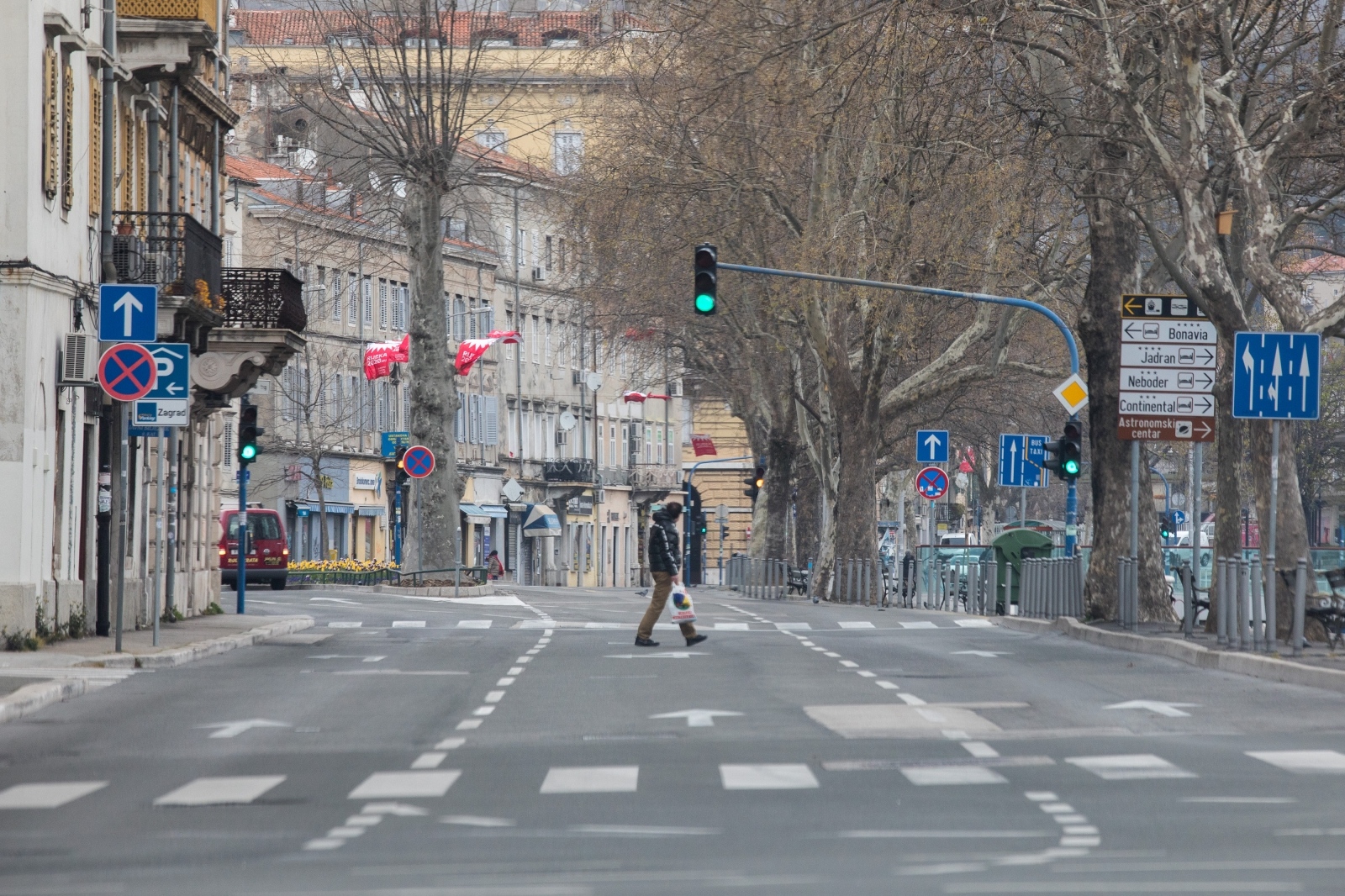 Sve velike prometnice u Rijeci gotovo su prazne Sve velike prometnice u Rijeci gotovo su prazne