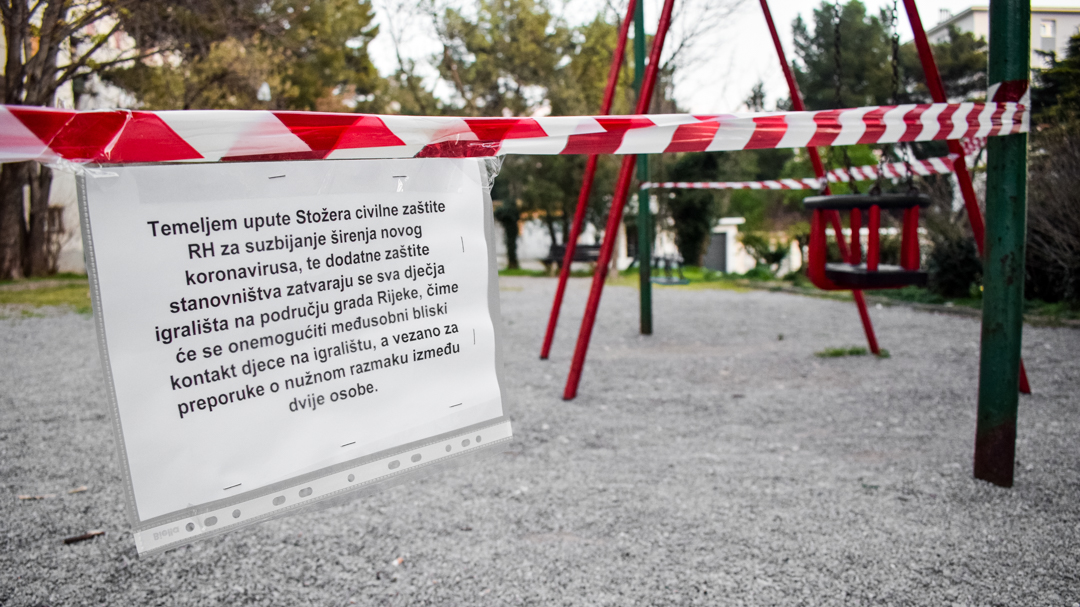 Parkić Koronavirus zabrana Park Igralište Podvežica-9