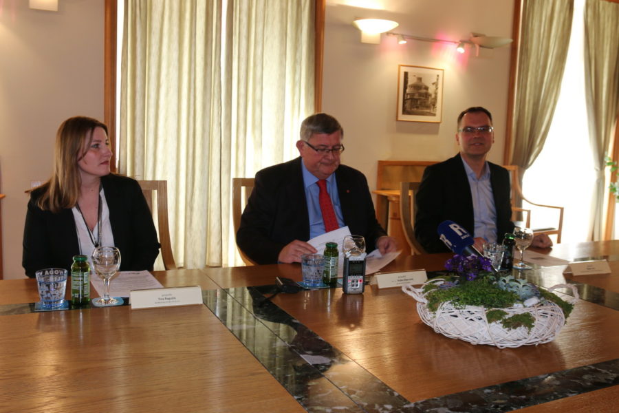 Predstavljanje-aktivnosti-Centra-kompetencija-za-pametne-gradove-CEKOM-900×600
