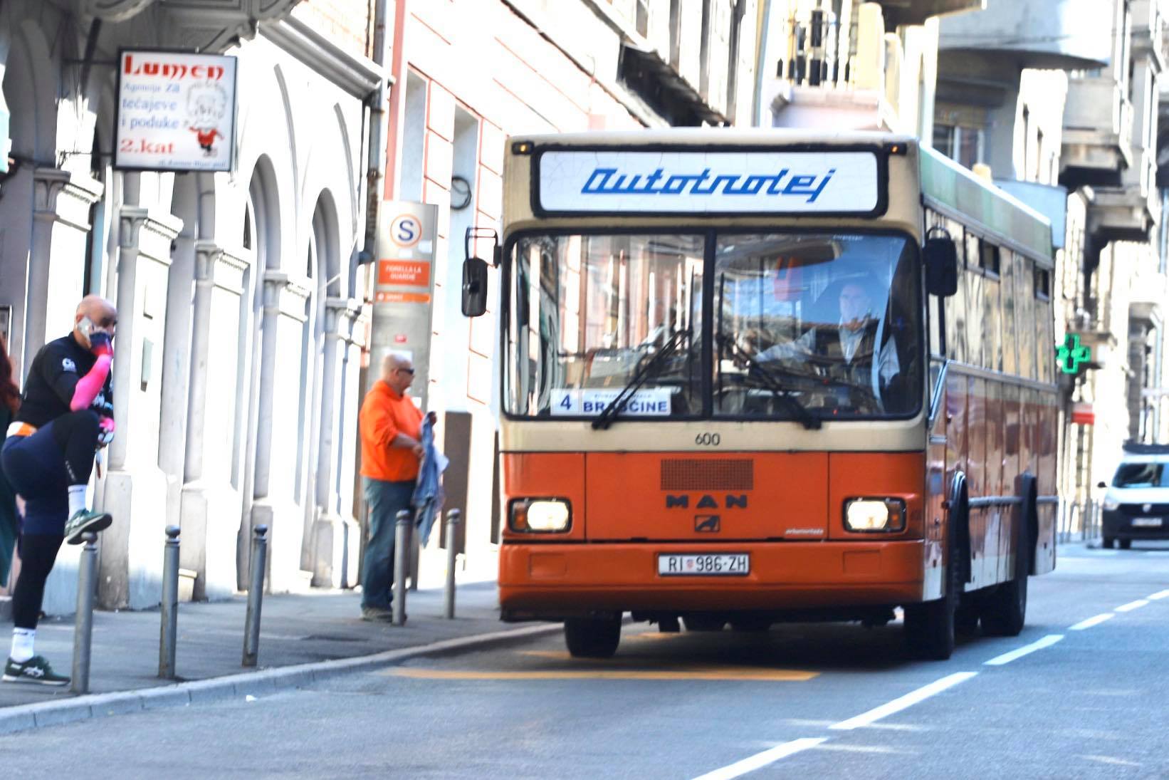 autobus autotrolej korona autobus autotrolej korona