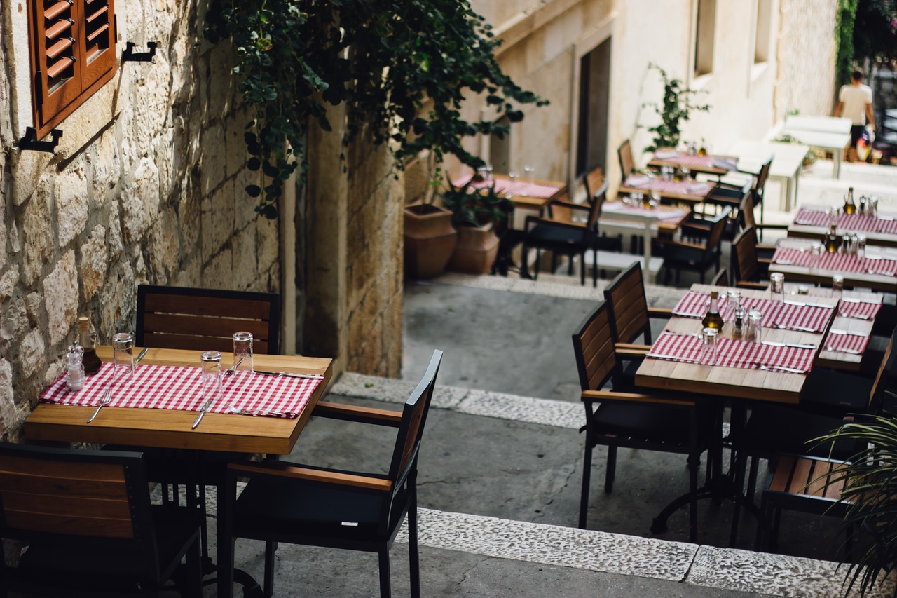 chairs-1867099_1280