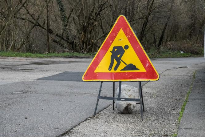 radovi na cesti oprez znak cesta radovi na cesti oprez znak cesta