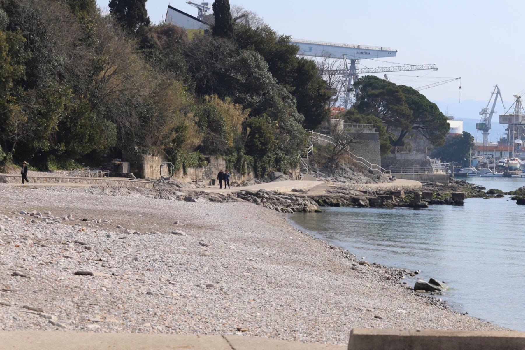rijeka 210320 kantrida plaža pusto