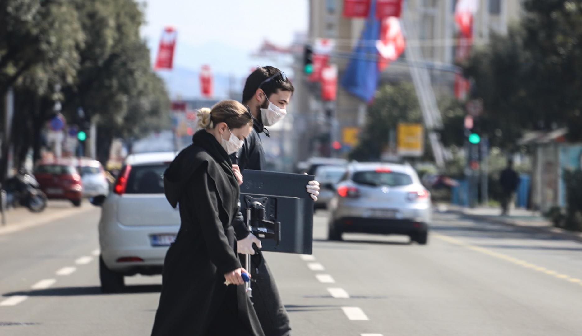 rijeka 210320 pješaci korona maska