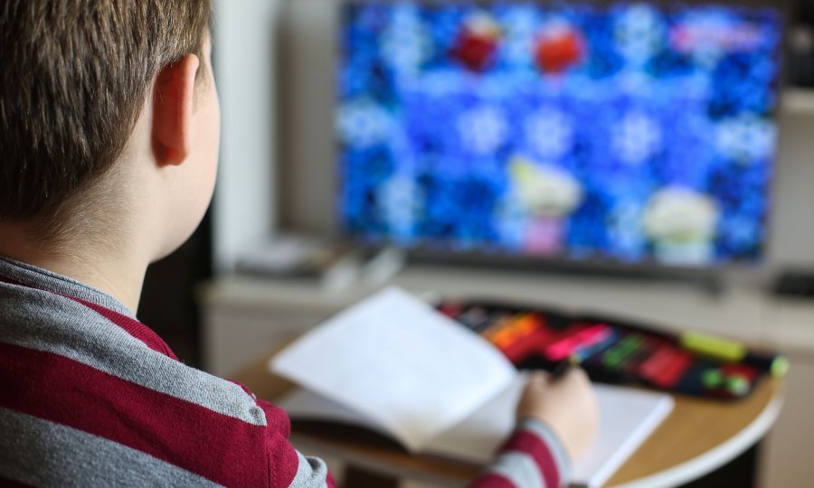 učenik djeca škola online nastava