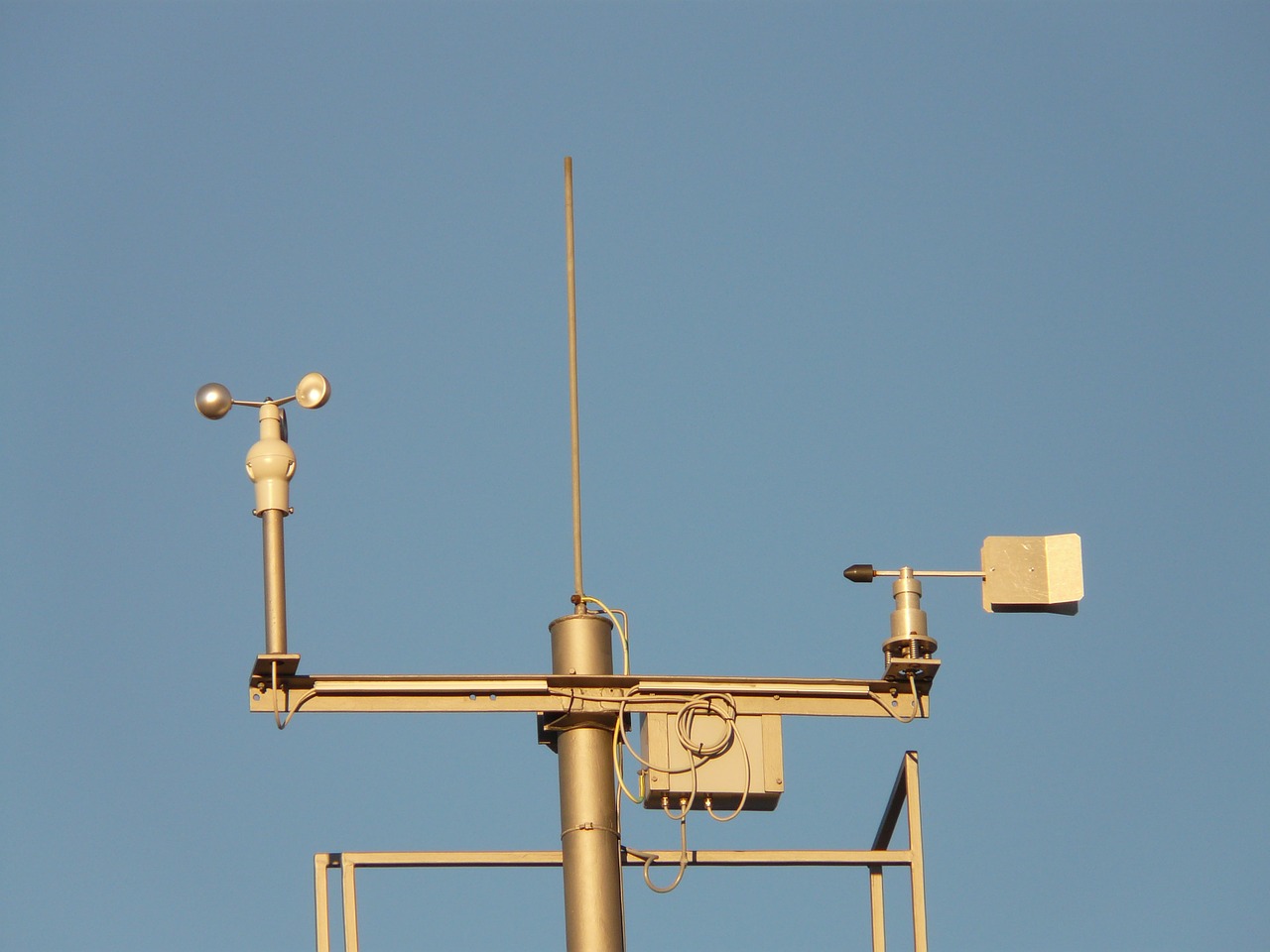 weather-station-5580_1280