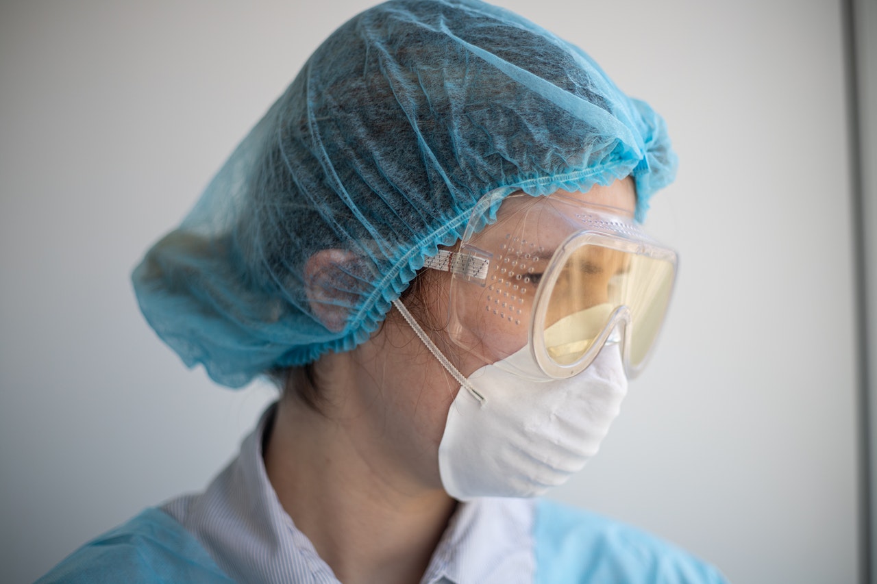 maskica medicinski radnik zaštita koronavirus