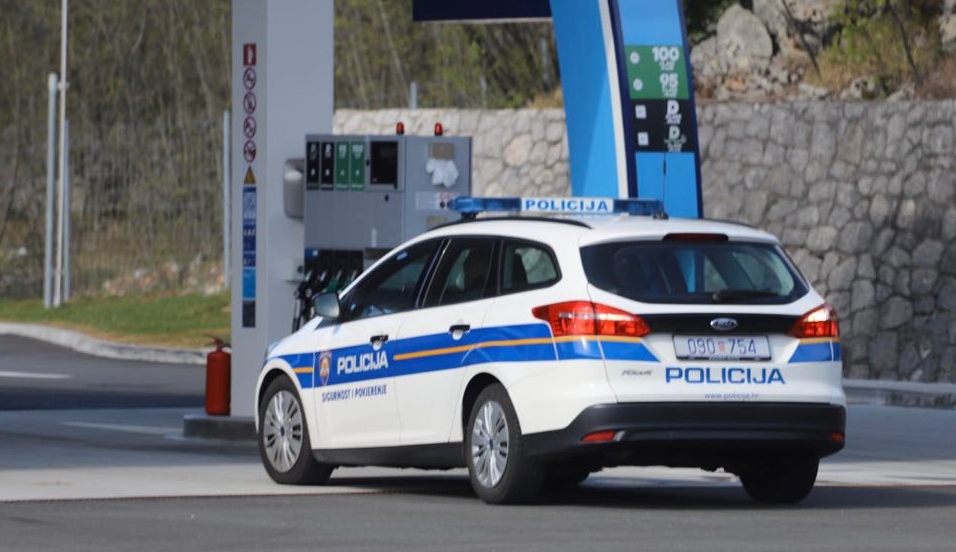 policija benzinska gorivo
