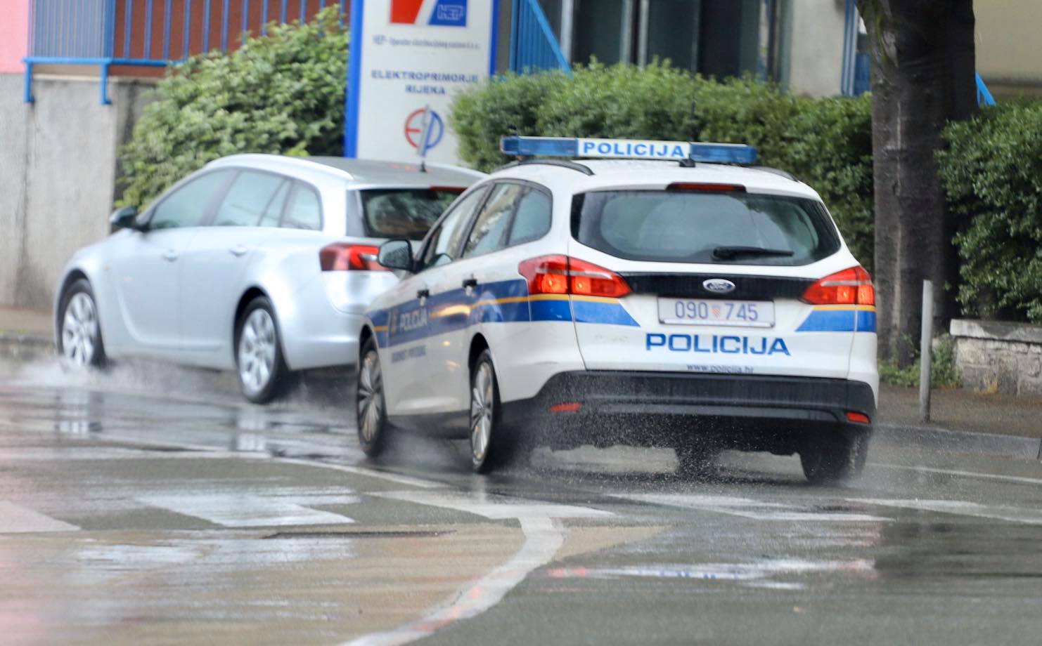 policija kiša policija kiša