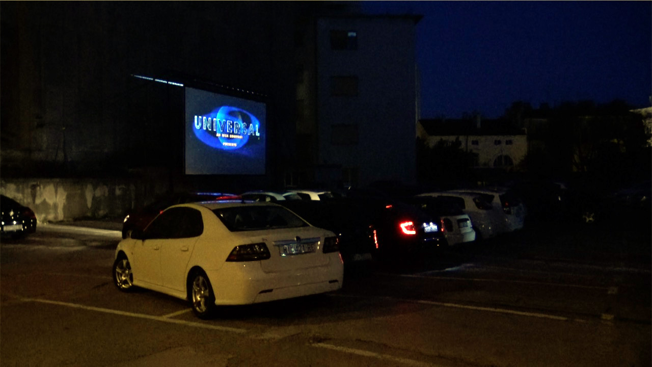Autokino-na-parkiralištu-kod-Teatra-Fenice-1