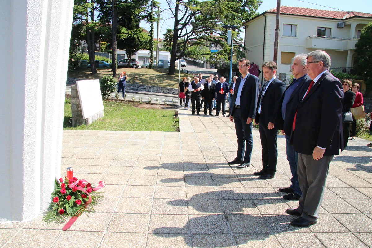 Obnovljen-spomenik-borcima-NOB-na-Zametu-1