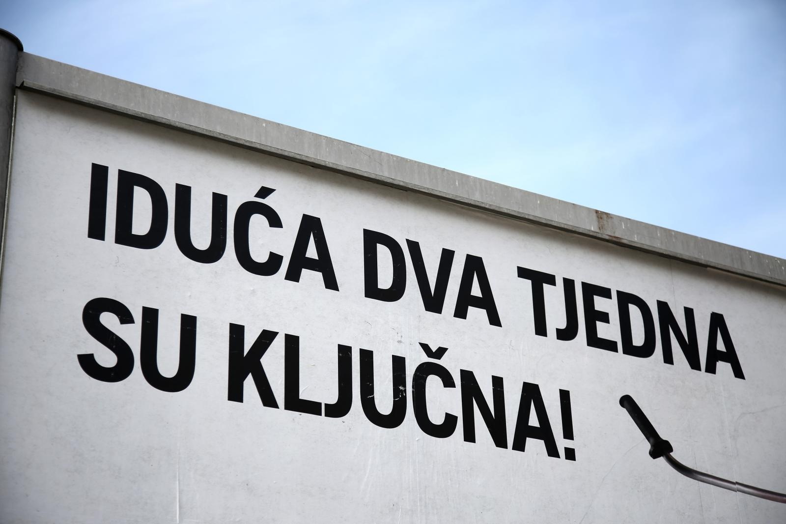 Šibenik: Reklama za kosilicu s poznatim sloganom Stožera civilne zaštite