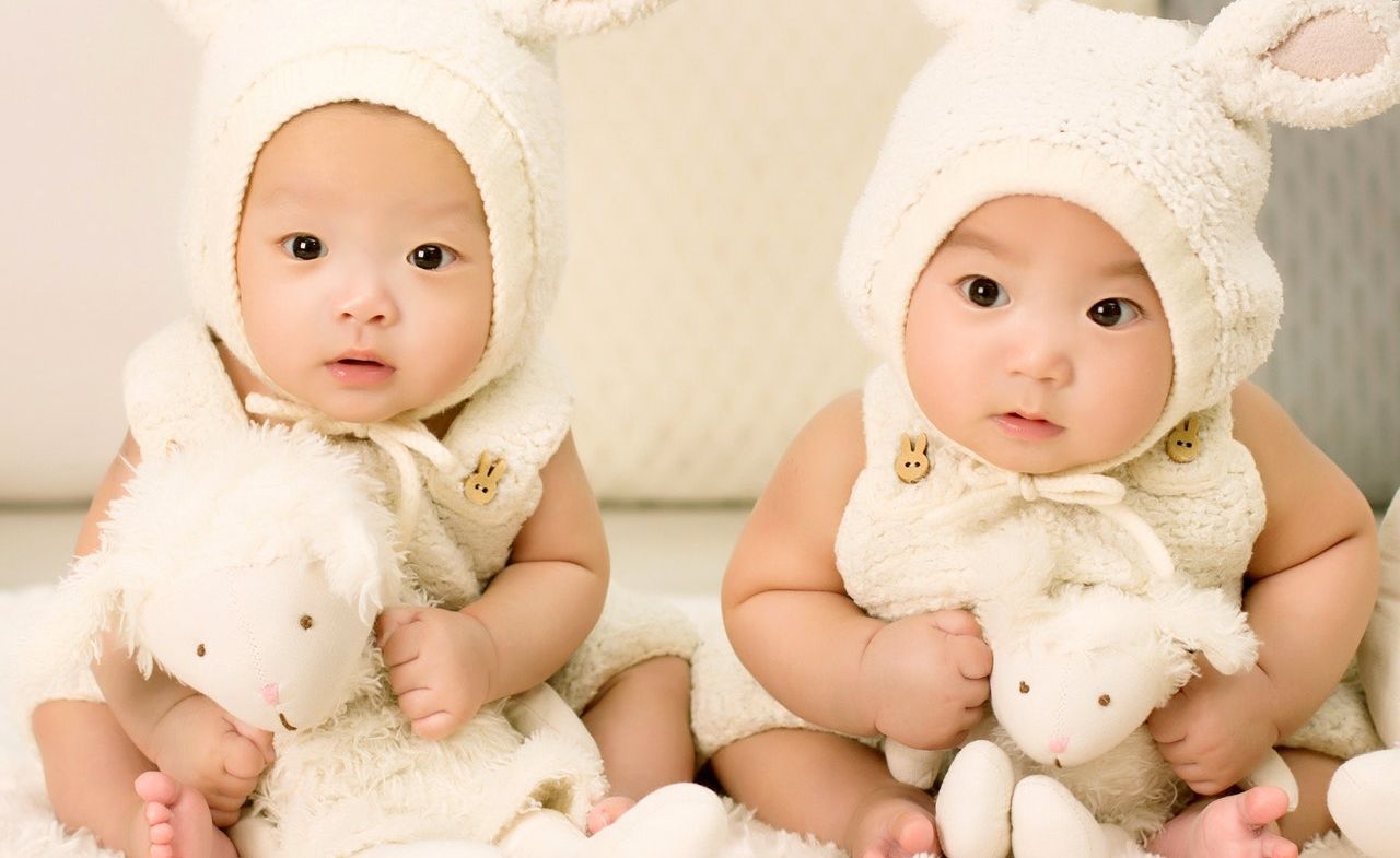 blizanci bebe pexels