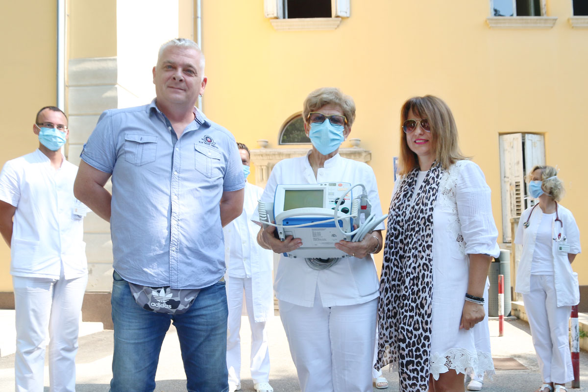 Klinici-za-infektologiju-KBC-a-Rijeka-doniran-defibrilator Klinici-za-infektologiju-KBC-a-Rijeka-doniran-defibrilator