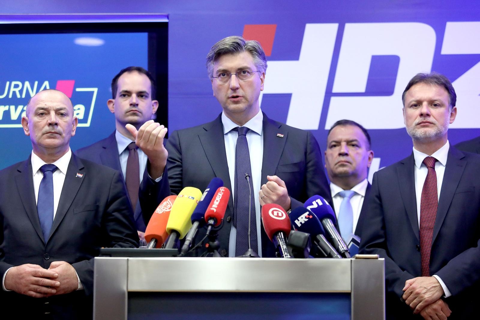 Zagreb: Andrej Plenković i njegov tim predstavili program za parlamentarne izbore Zagreb: Andrej Plenković i njegov tim predstavili program za parlamentarne izbore