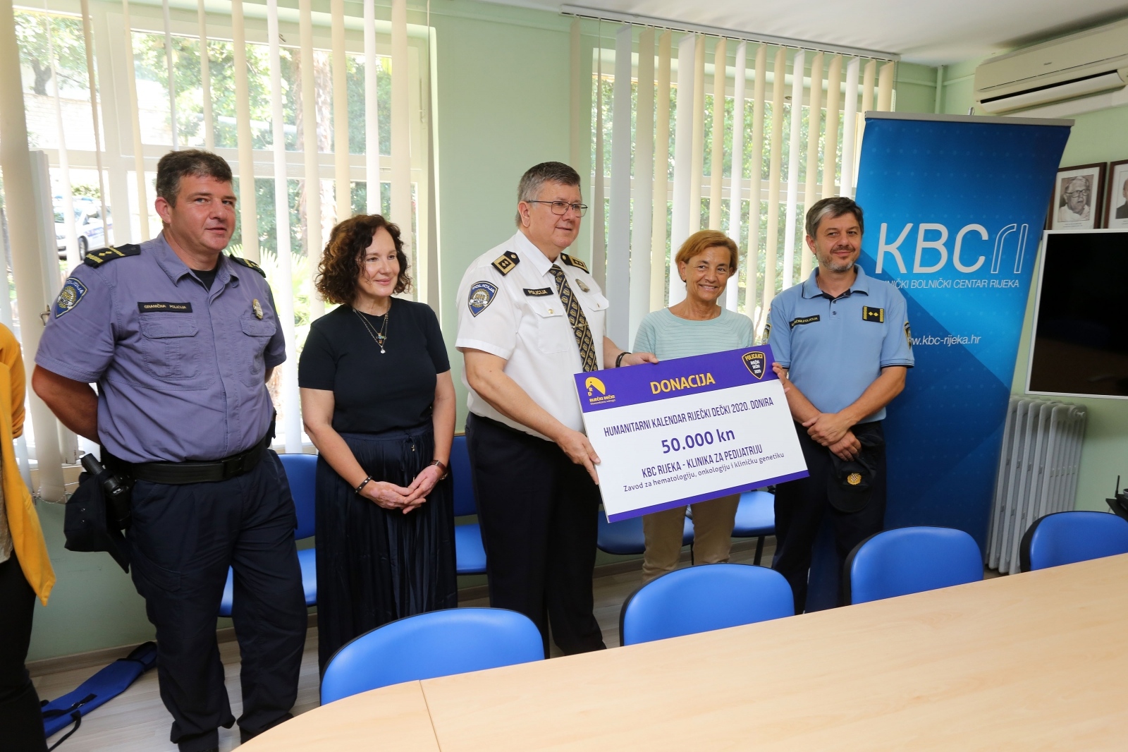 Rijeka: Urečenje donacije Klinici za pedijatriju KBC-a Rijeka od prodaje kalendara Riječi dečki policajci Rijeka: Urečenje donacije Klinici za pedijatriju KBC-a Rijeka od prodaje kalendara Riječi dečki policajci