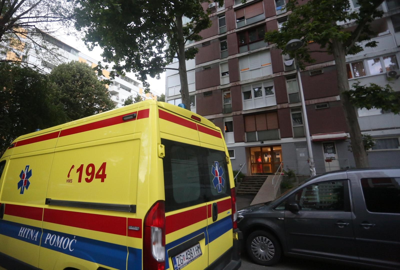 Zagreb: Stanar u Sopotu zaključao se u stan gdje na prozoru oštri noževe i prijeti stanarima