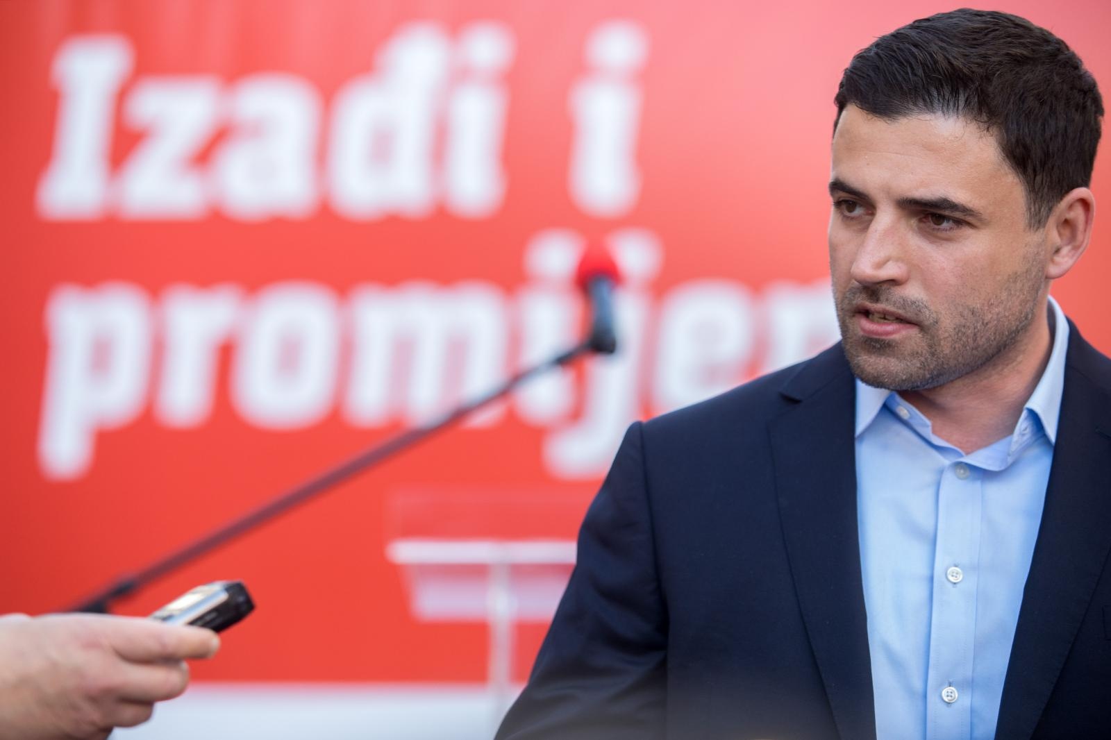 Rijeka: Davor Bernardić u sklopu izborne kampanje predstavio kandidate s liste RESTART koalicije