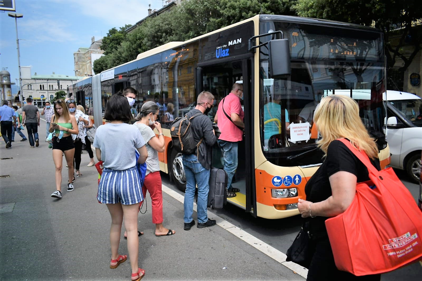 autobus podjela maski 13