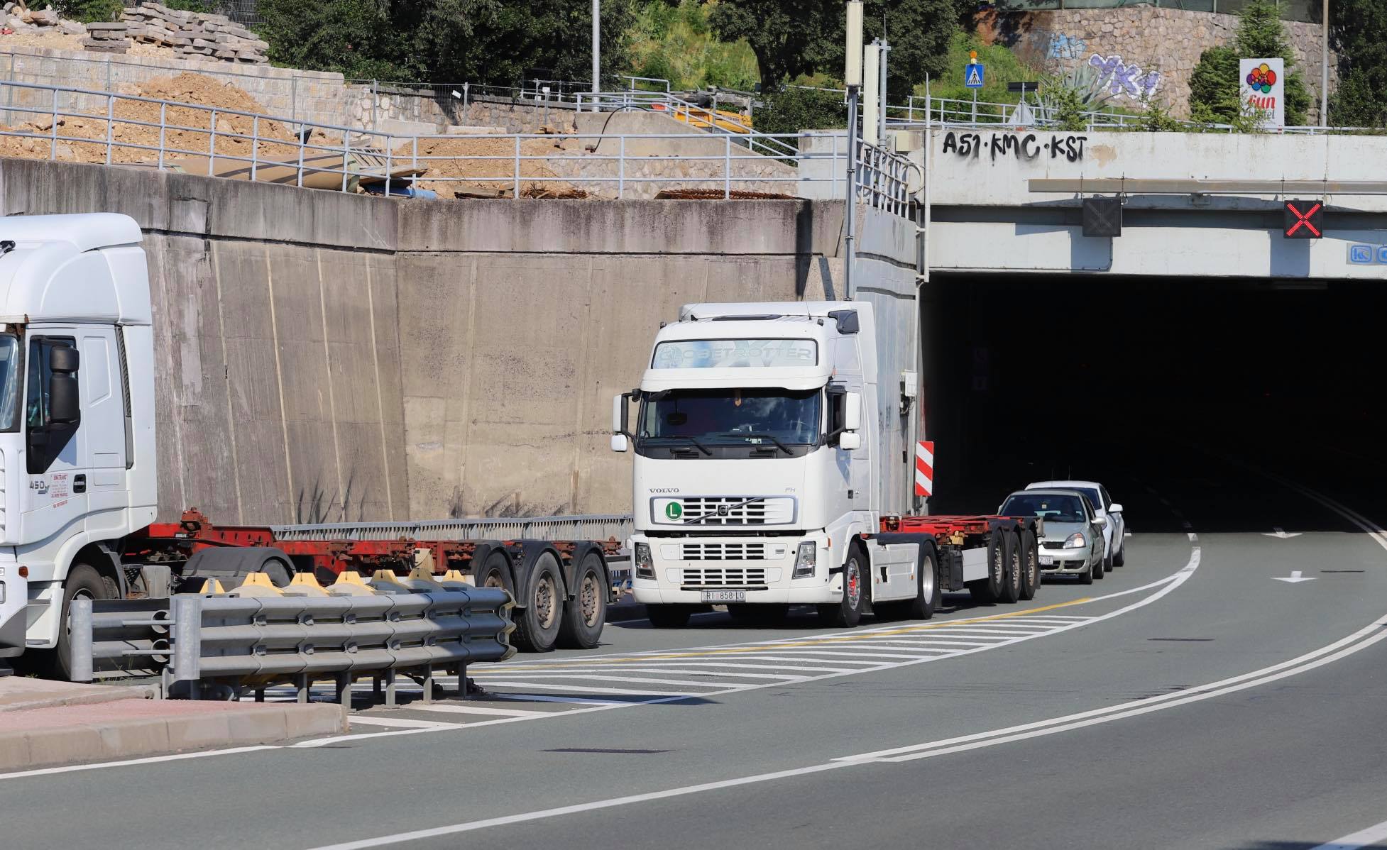 brajdica kamioni terminal cesta d404 gužv promet