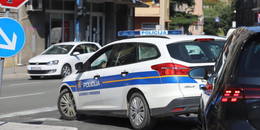 policija auto 1234 policija auto 1234