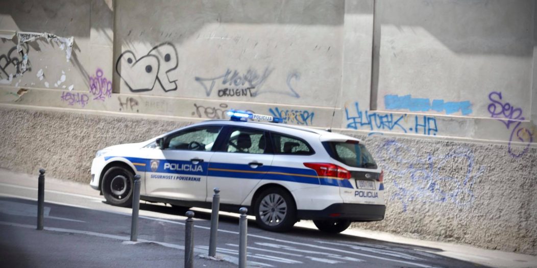 policija auto 12345 policija auto 12345