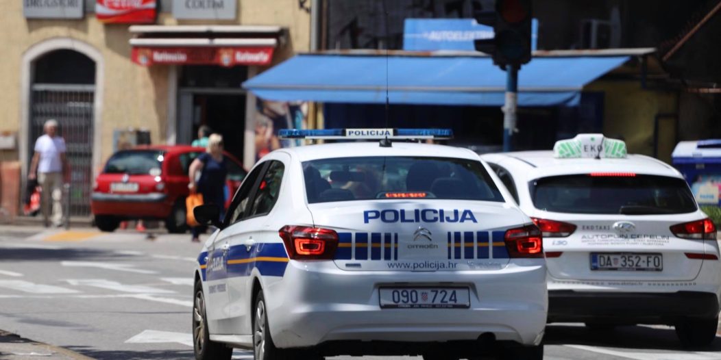 policija auto 555 policija auto 555