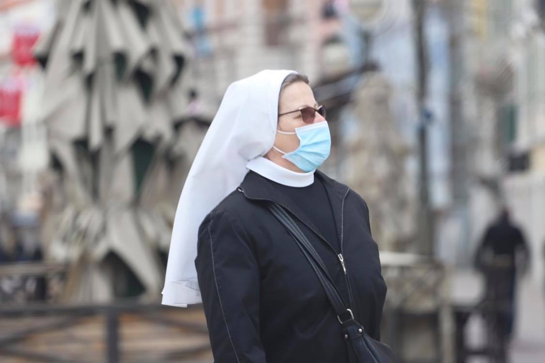 časna sestra koronavirus