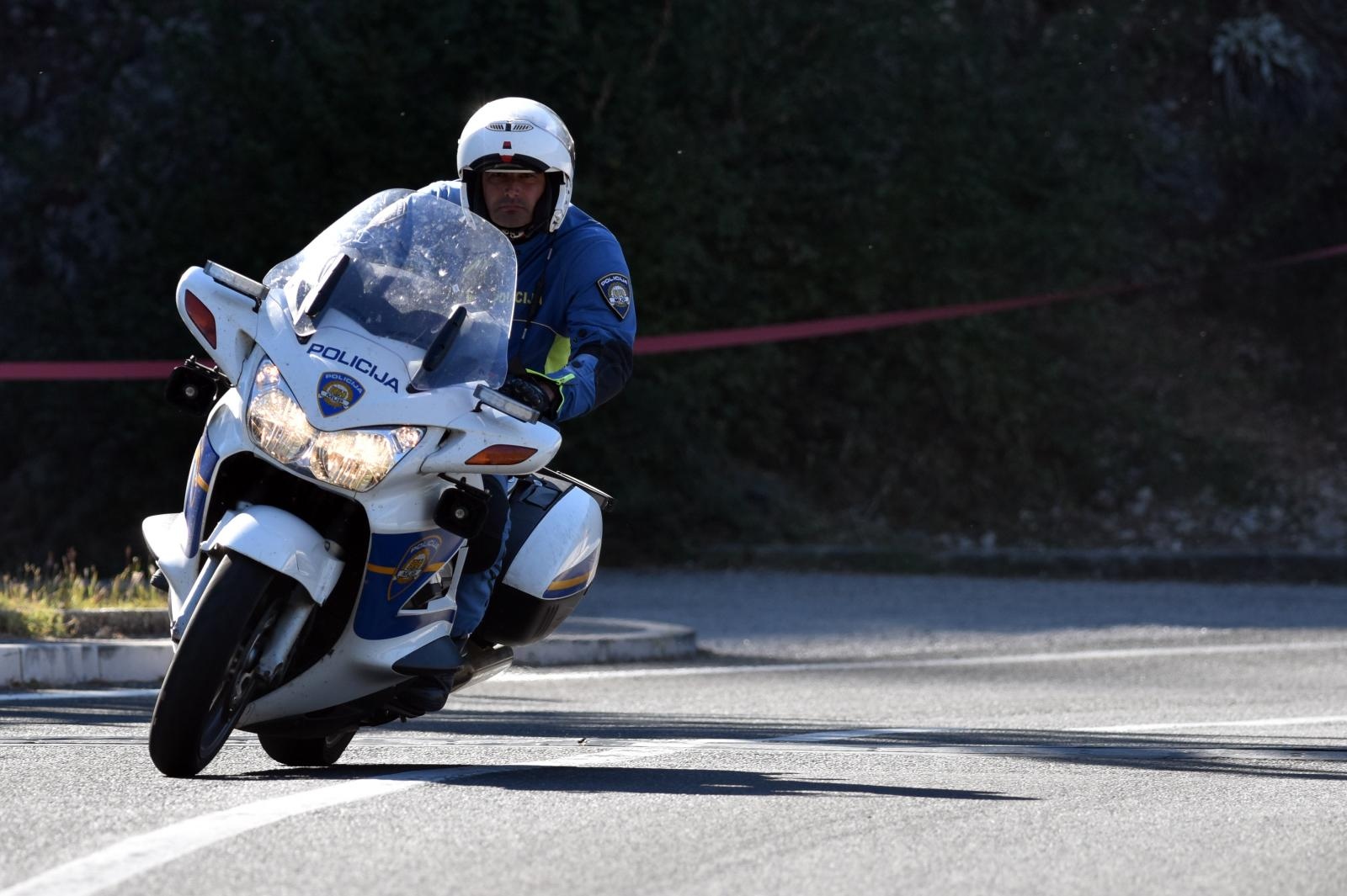 Policajac na motoru