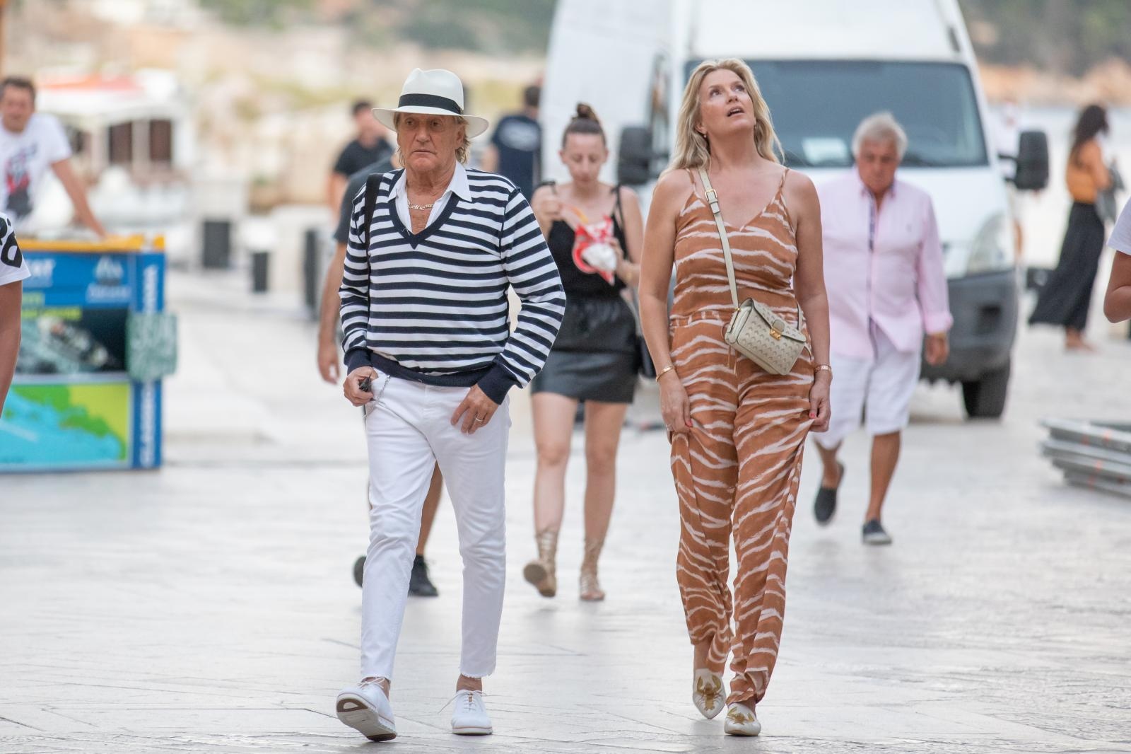 Rod Stewart suprugu i sinove nakon šetnje Stradunom počastio večerom