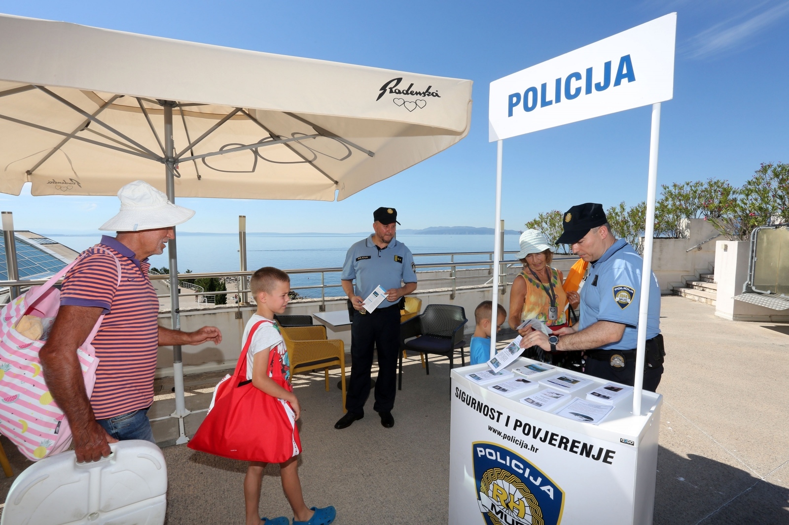 Rijeka: MUP postavio Info pult na plaži Ploče