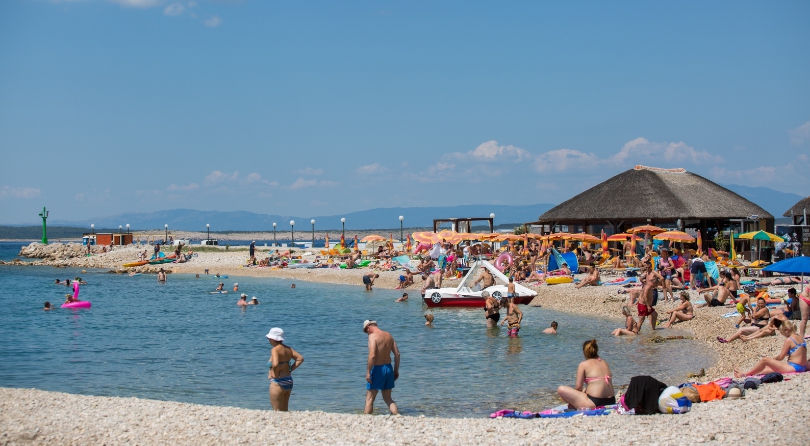 Plaže prepune kupaèa na na kvarnerskoj obali Plaže prepune kupaèa na na kvarnerskoj obali