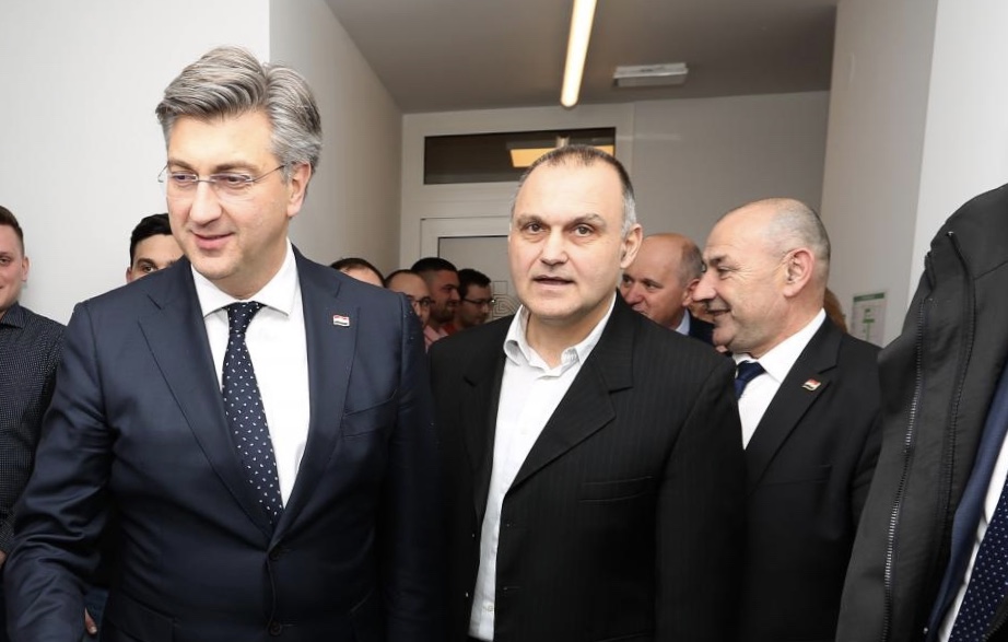 Obilježena obljetnica osnutka HDZ-a u Karlovačkoj županiji Obilježena obljetnica osnutka HDZ-a u Karlovačkoj županiji