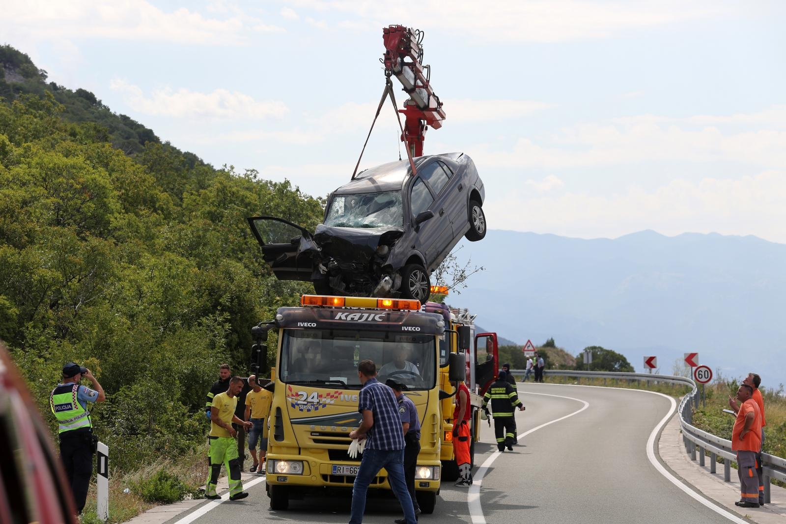 Senj: Tri osobe poginule u sudaru kod Sibinja Krmpotskog Senj: Tri osobe poginule u sudaru kod Sibinja Krmpotskog