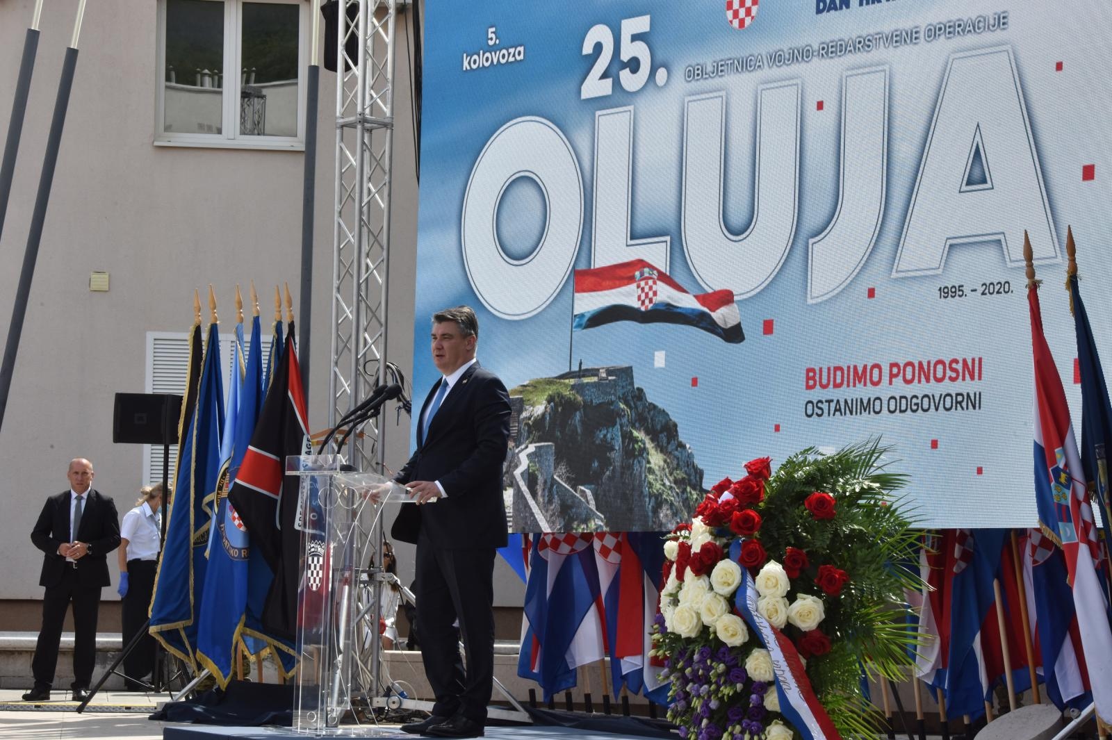 Polaganje vijenaca i govori Milanovića, Plenkovića, Jandrokovića i Gotovine u Kninu Polaganje vijenaca i govori Milanovića, Plenkovića, Jandrokovića i Gotovine u Kninu