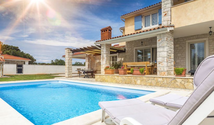 vila-s-bazenom vila-s-bazenom