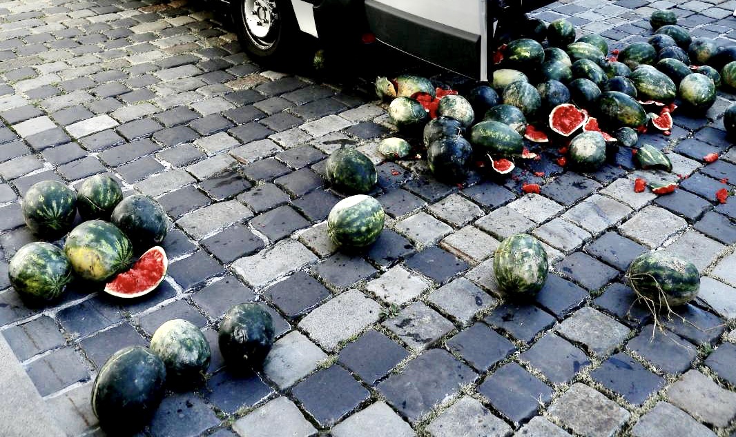 Zagreb: Kaos pred Vladom, Sinƒçiƒá istovario hrpu lubenica na Markovom trgu