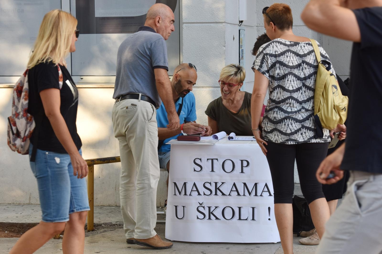 Šibenik: Roditelji pokrenuli peticiju Stop maskama u školama Šibenik: Roditelji pokrenuli peticiju Stop maskama u školama