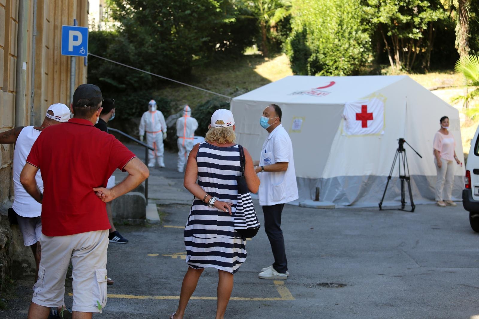 Opatija: Građani se mogu testirati na koronavirus u šatoru postavljenom kod Doma zdravlja