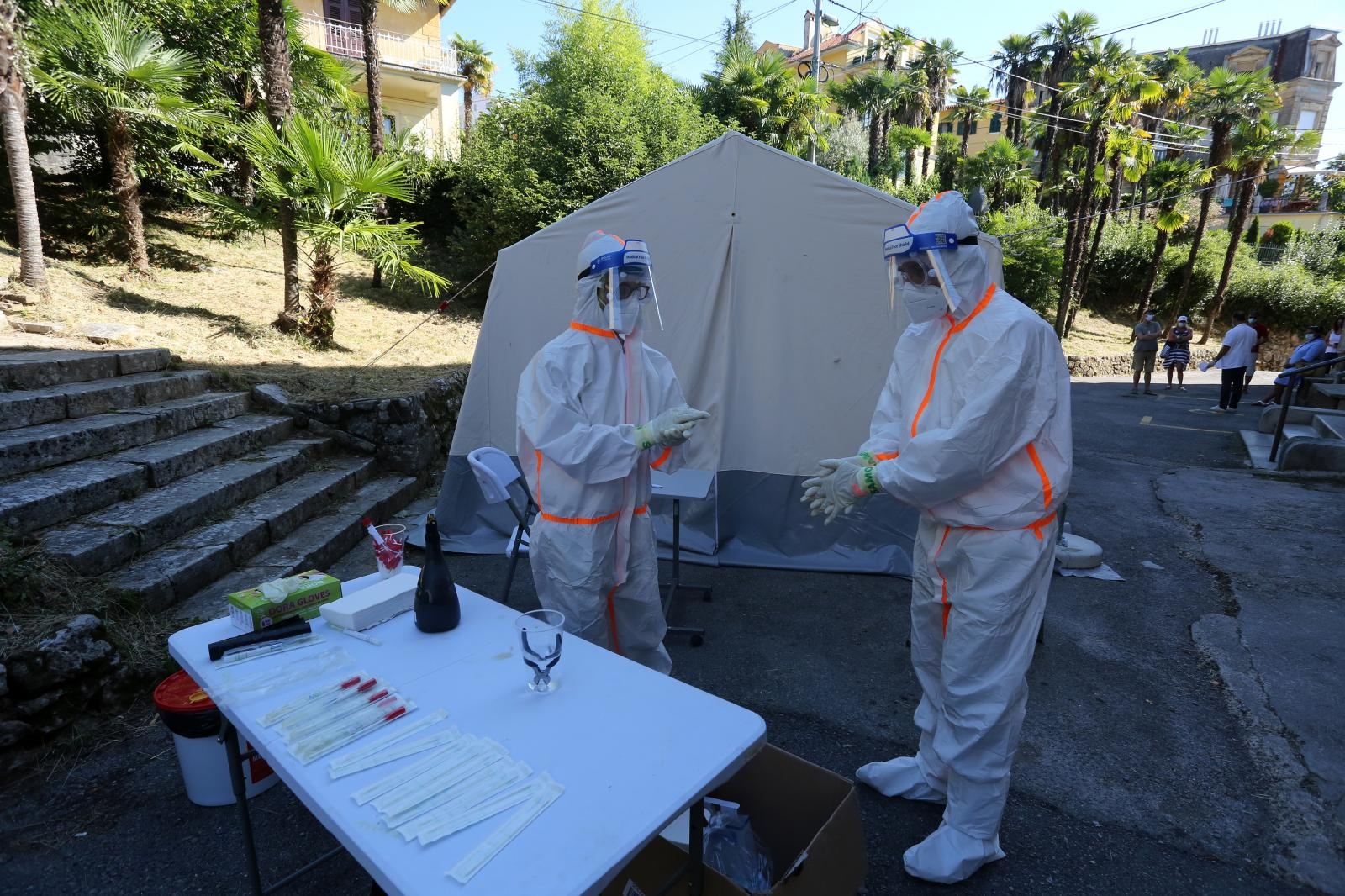 Opatija: Građani se mogu testirati na koronavirus u šatoru postavljenom kod Doma zdravlja Opatija: Građani se mogu testirati na koronavirus u šatoru postavljenom kod Doma zdravlja