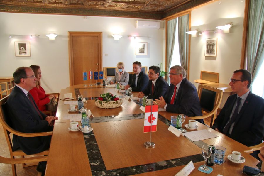 Prijem-za-kanadskog-veleposlanika-2-900×600 Prijem-za-kanadskog-veleposlanika-2-900×600