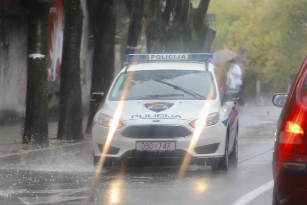 policija kiša promet