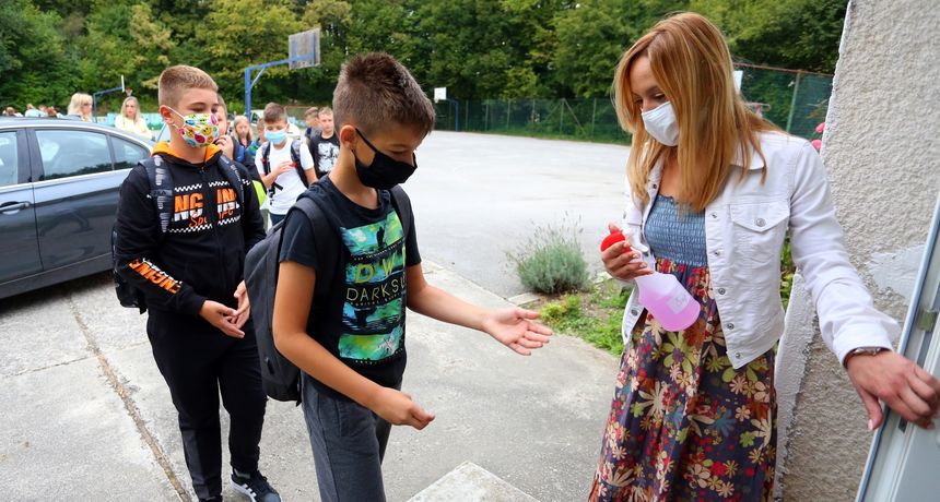 učenici maske šmkola korona pixsell učenici maske šmkola korona pixsell