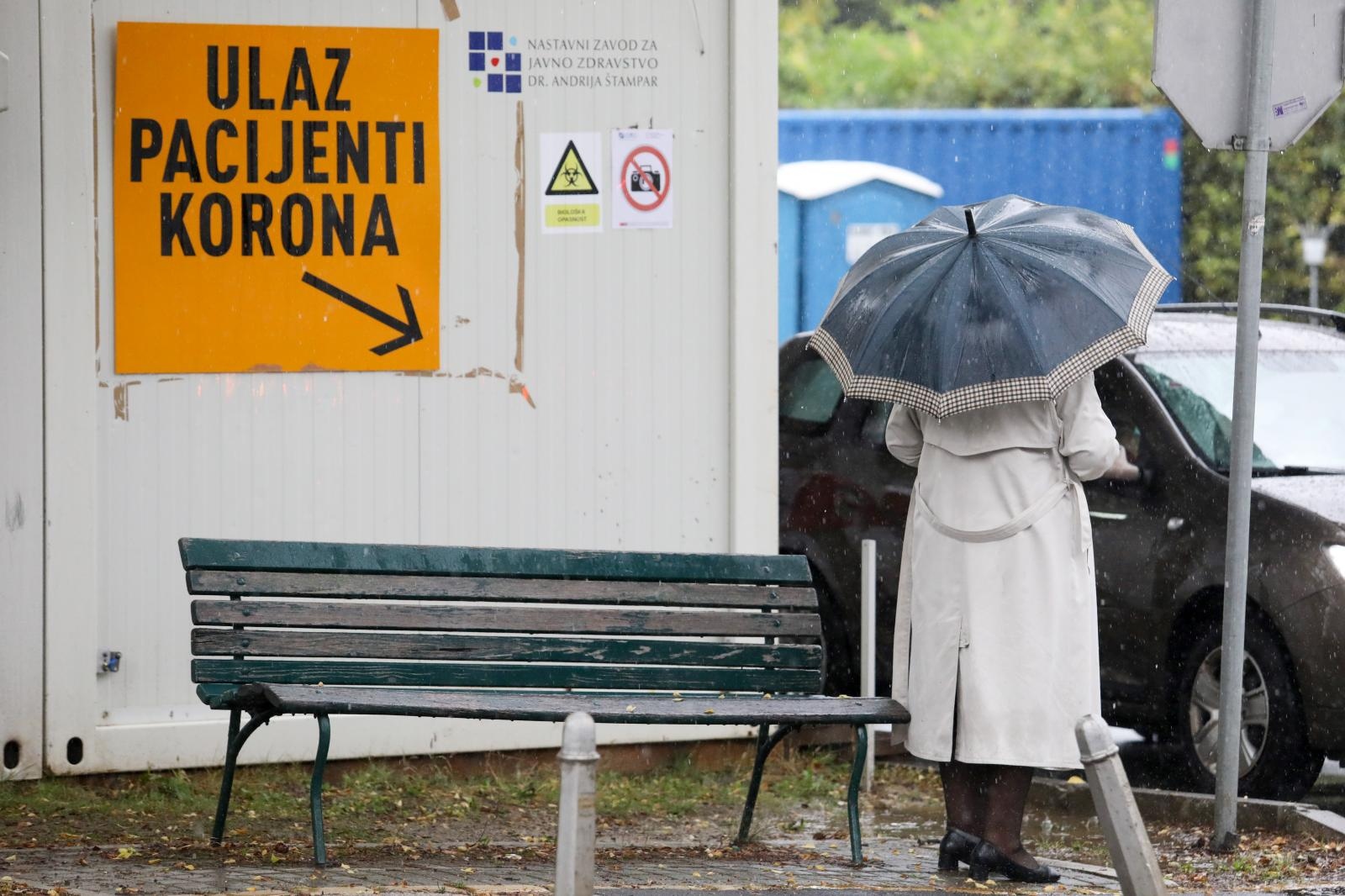 Zagreb: Drive-in testiranje na koronavirus u NZZJZ Andrija Štampar