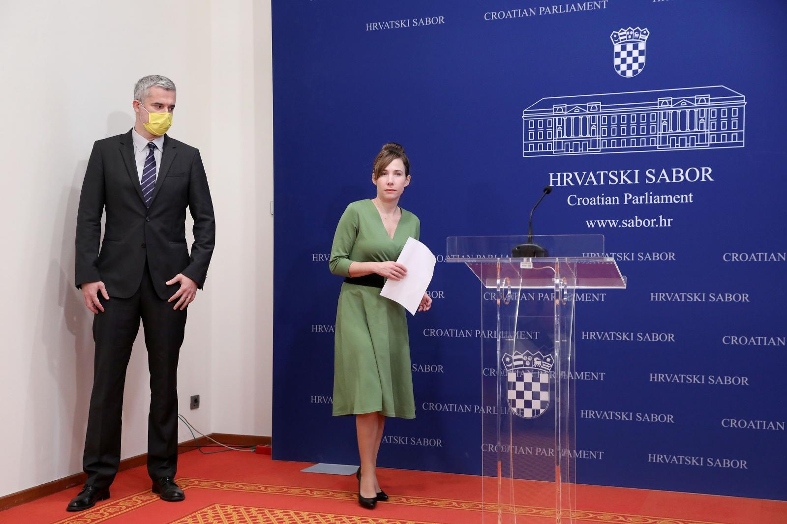 Zagreb: Supružnici Raspudić održali konferenciju u ime Kluba zastupnika Mosta