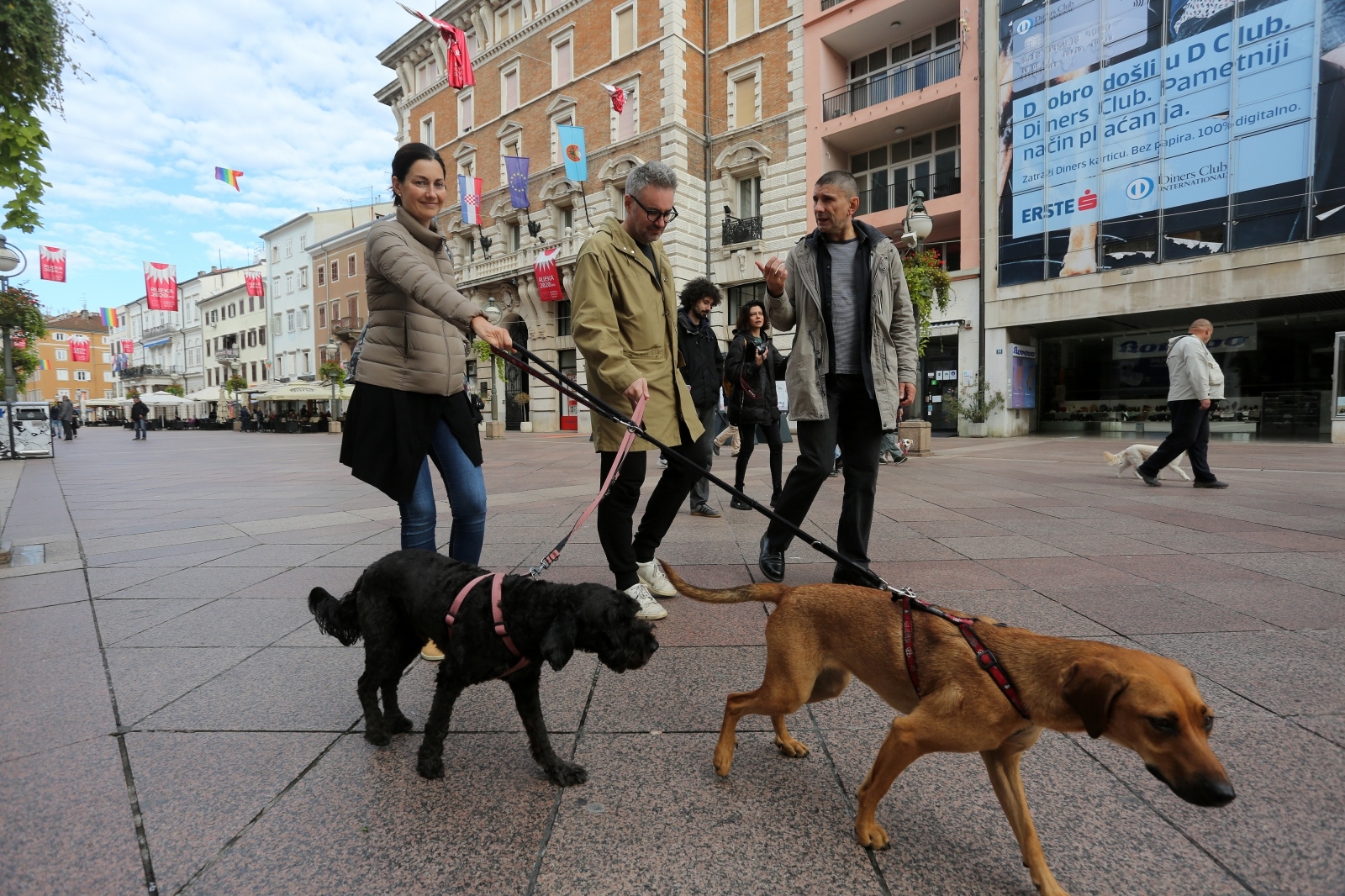 Rijeka: Performans “Šetanje napuštenosti” konceptualnog umjetnika Siniše Labrovića