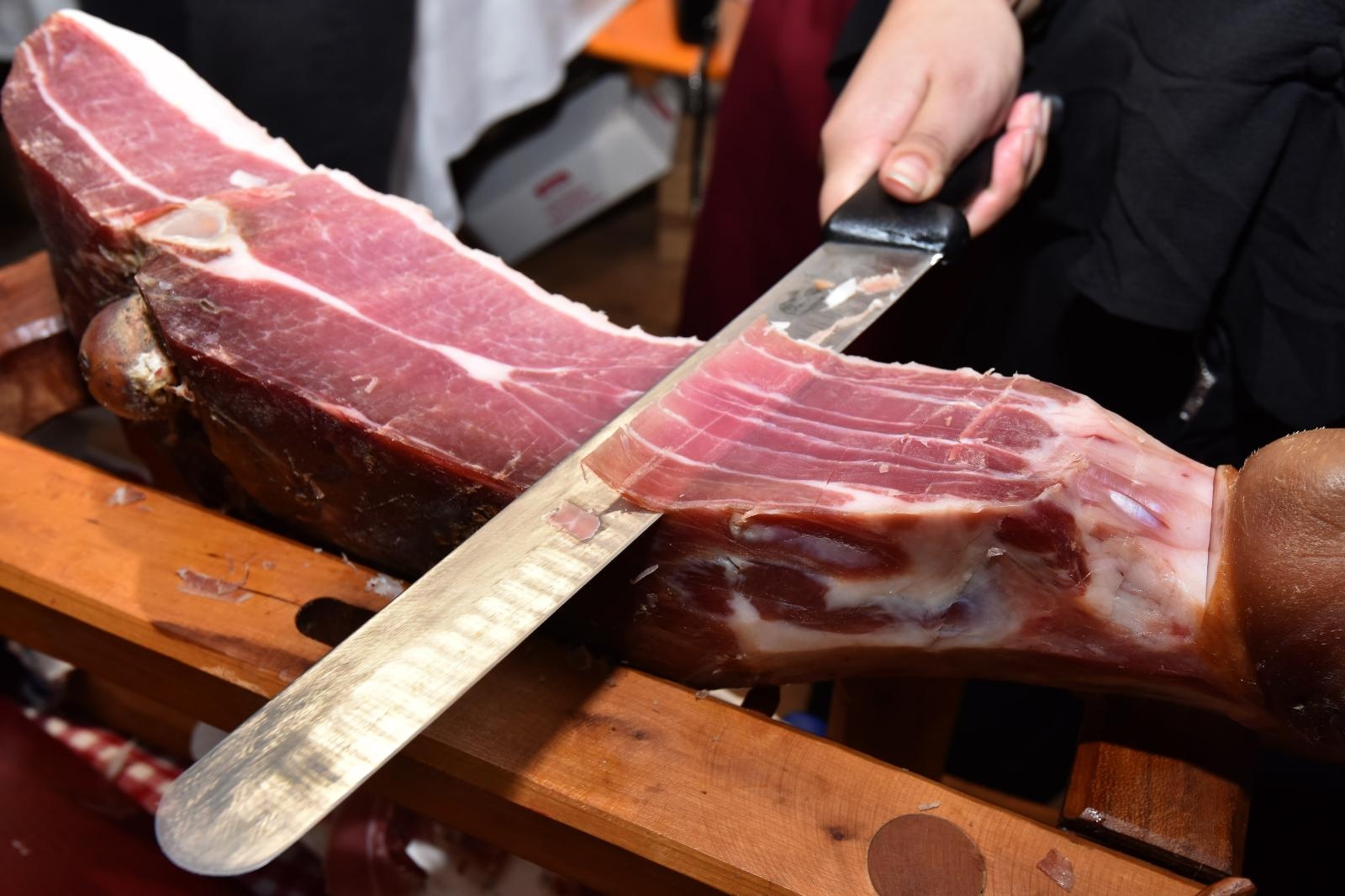 U Tinjanu se održava 13. Internacionalni sajam pršuta