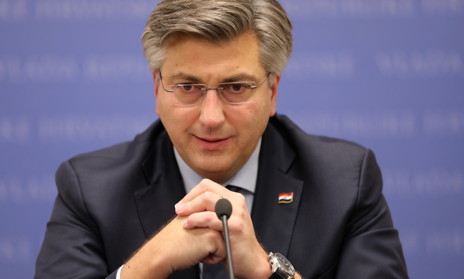 Premijer Plenković na konferenciji odgovorio na kritike koje mu je uputio predsjednik države Premijer Plenković na konferenciji odgovorio na kritike koje mu je uputio predsjednik države