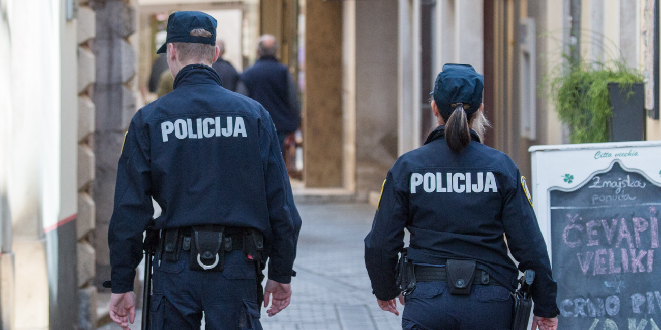 Policija-1